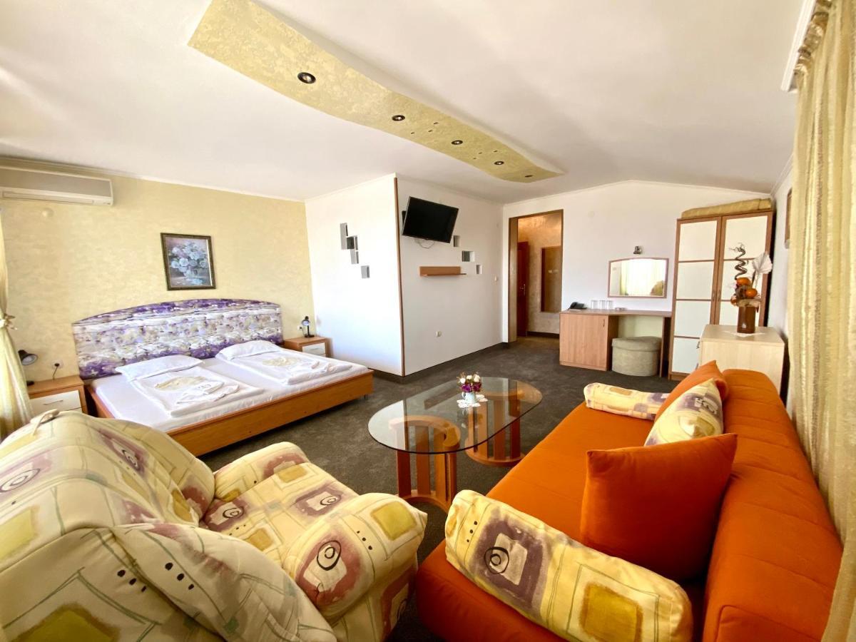 Family Hotel The Golden Fish Sozopol Eksteriør billede