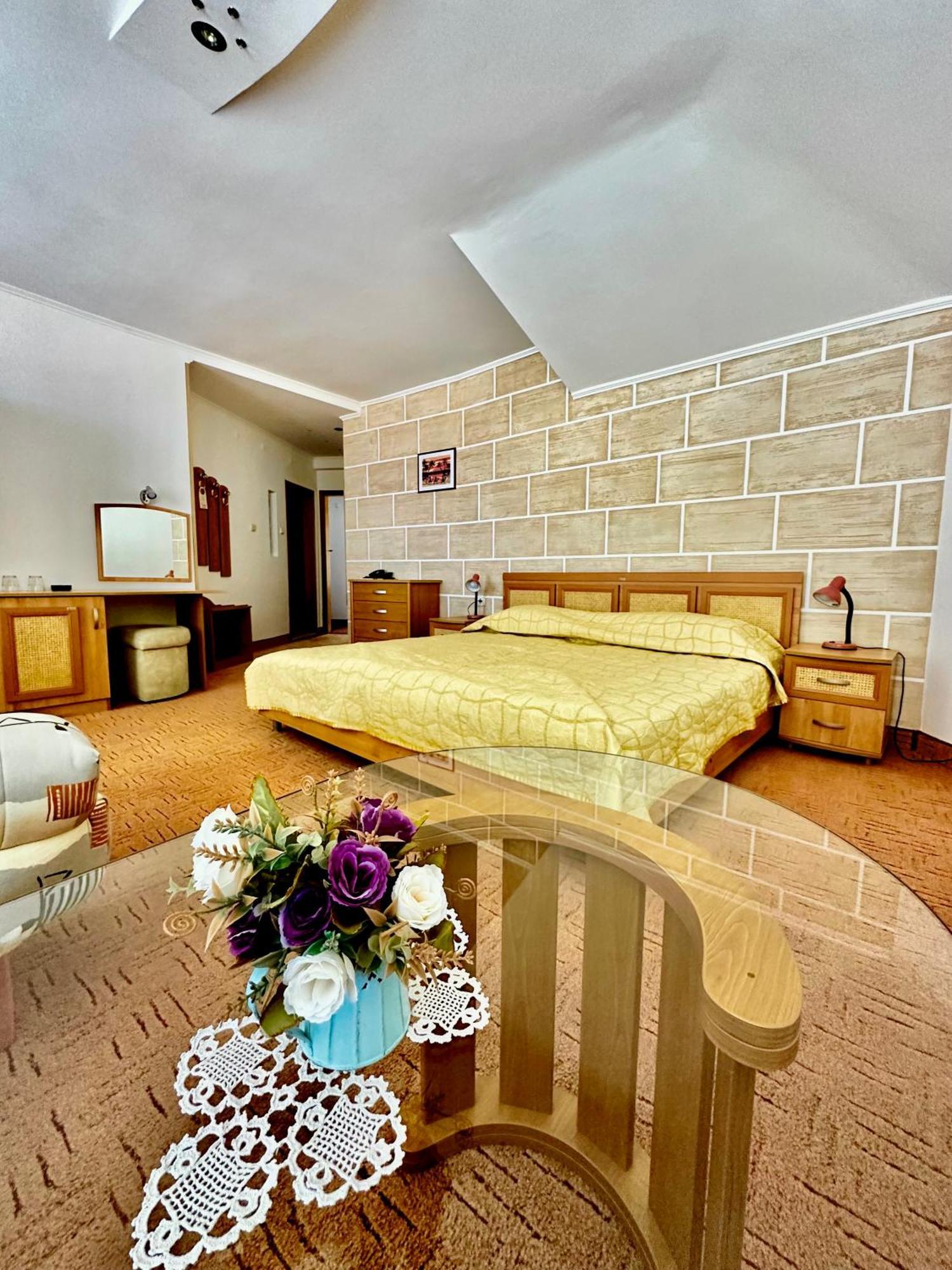 Family Hotel The Golden Fish Sozopol Eksteriør billede